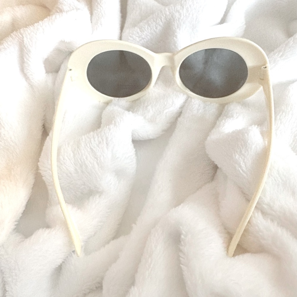 ~ Vintage Look ~ Sunglasses ~ Ivory - Picture 3 of 3